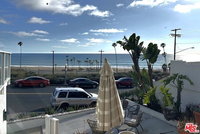 Building Photo - 135 Napoleon St