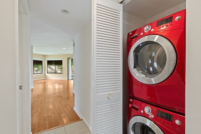 Building Photo - 5040 Rose Hill Dr