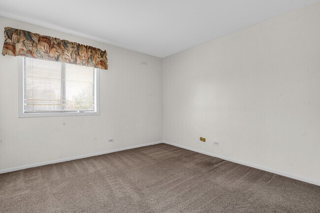 Building Photo - 150 Fountainview Ln