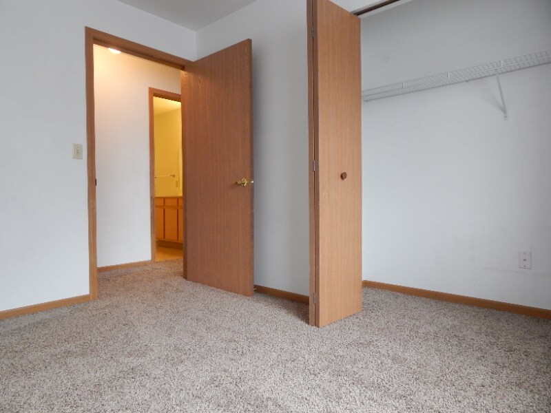 Building Photo - 1112 W 4th St