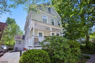 Building Photo - 76 Montague Pl