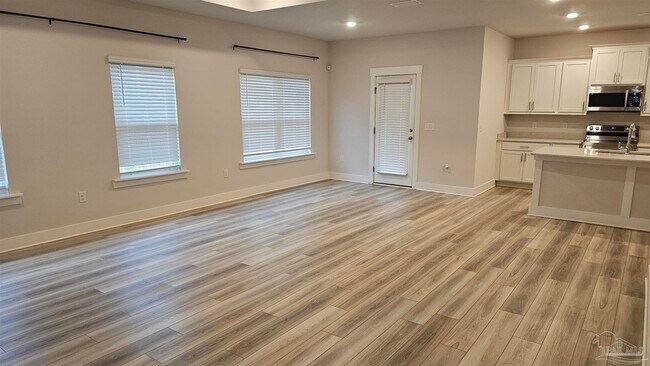 Building Photo - 265 Camellia Dr