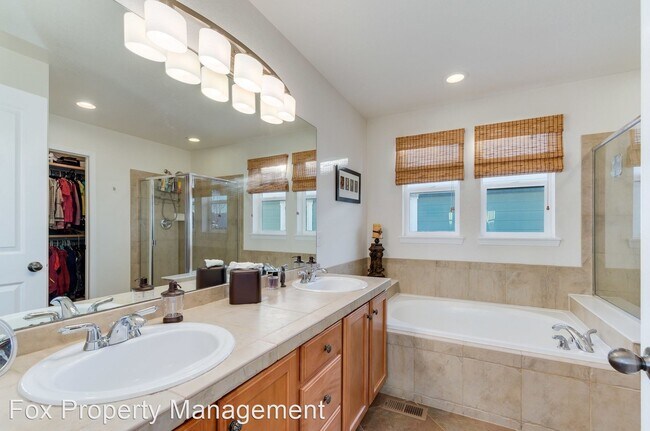 Building Photo - 4 br, 4 bath House - 14058 McKay Park Circle