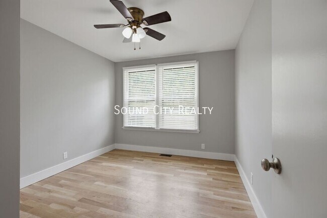 Building Photo - 309 Cathy Jo Dr