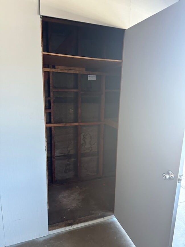 Building Photo - 615 Gilroy Dr