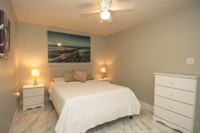 Building Photo - 16933 Scenic Knoll