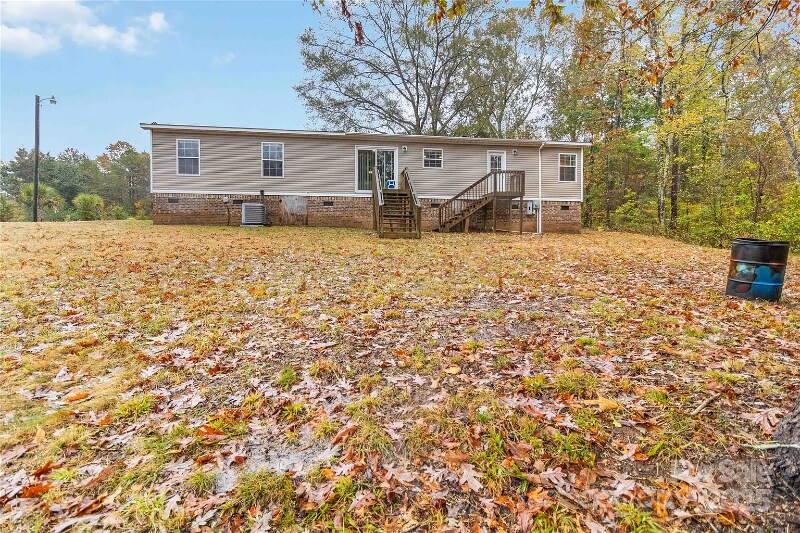 Building Photo - 2420 Creekside Dr