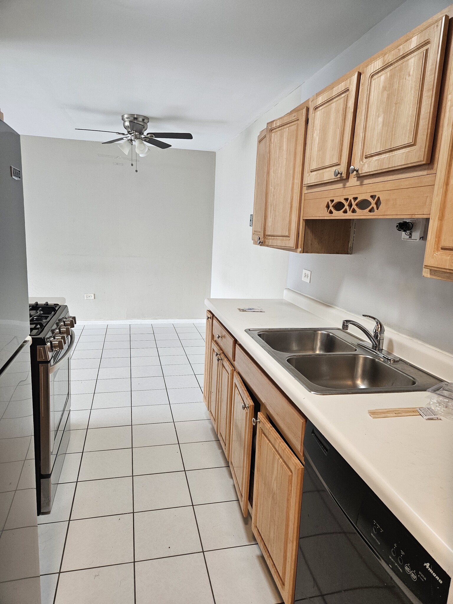 Building Photo - 655 Deepwoods Dr