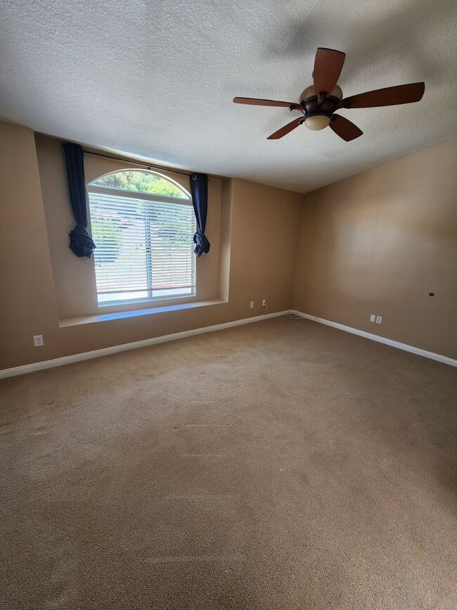 Building Photo - Gorgeous & Spacious 3Bd/2.5Ba, 1,679 SqFt, 2-story Condo - Central A/C & heat, Washer/Dryer - 2 C...