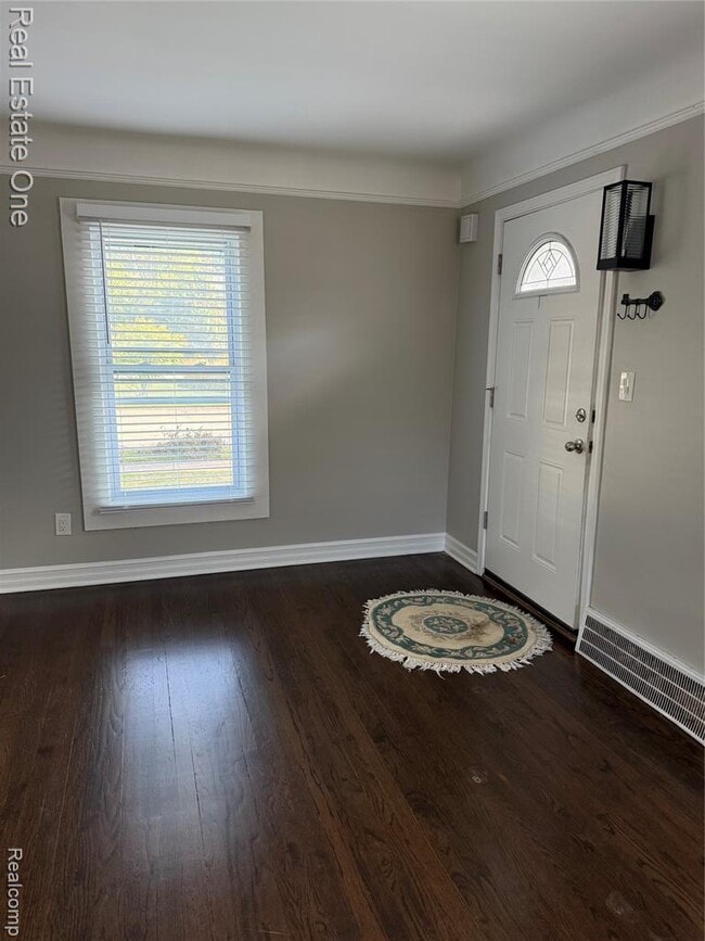 Building Photo - 1601 E 4th St