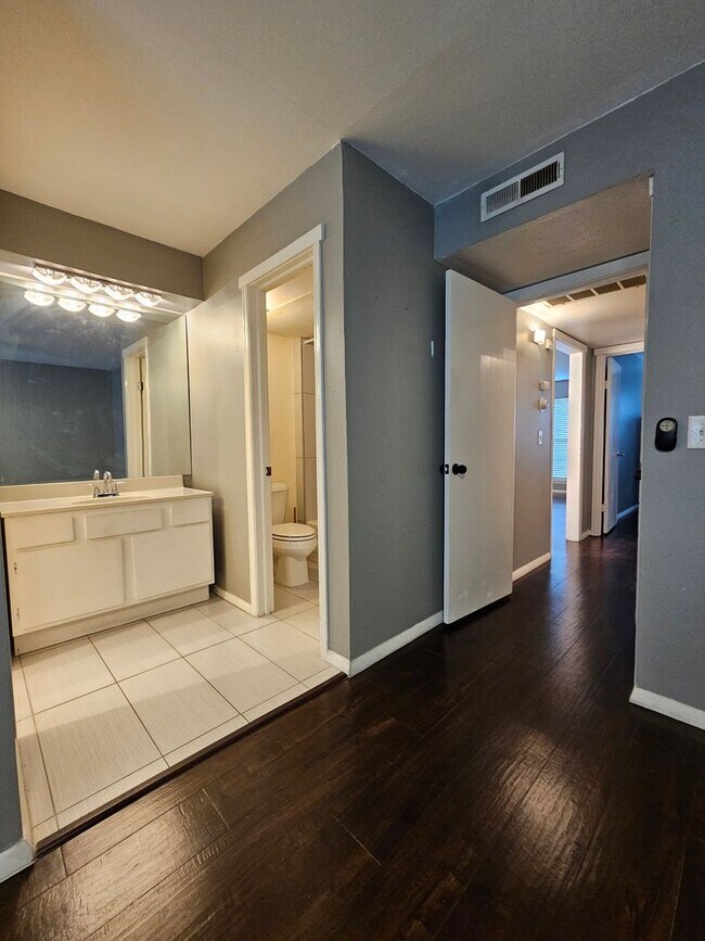 Building Photo - (2) Bed/(2) Bath with View of OU Golf Course in Cardinal Creek AVAIL NOW!