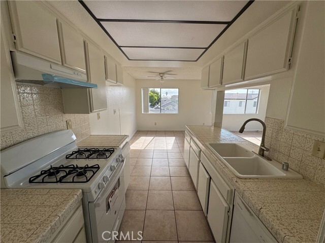 Building Photo - 635 W 15th St