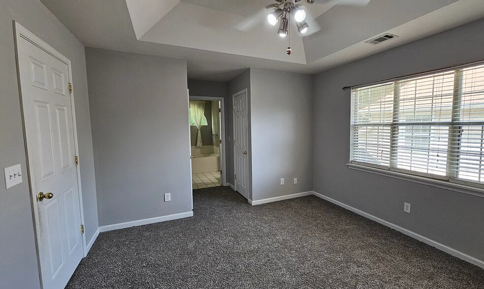 Building Photo - 5528 Bridge Pointe Dr