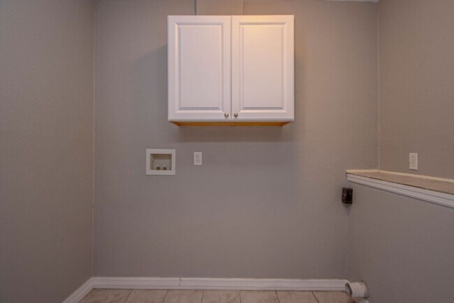 Building Photo - Charming 3-Bedroom Home with Large Fenced Backyard in Little Rock!