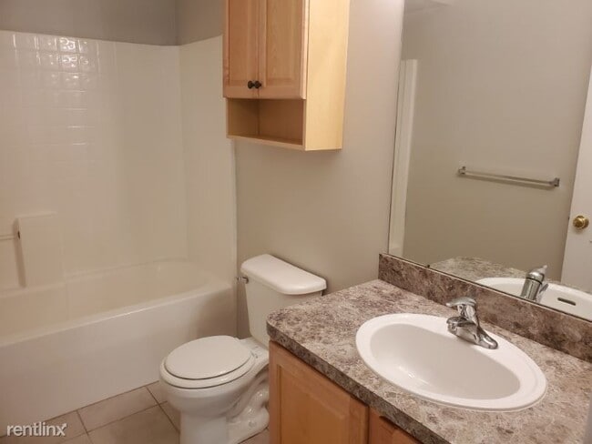 Building Photo - 3 br, 3 bath Condo - 16944 Farmington Rd