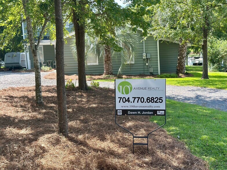Building Photo - 350 Lakeshore Dr