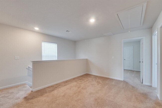 Building Photo - 737 Woody Dr
