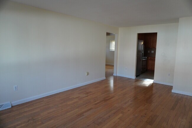 Building Photo - 33 Oxford Cir