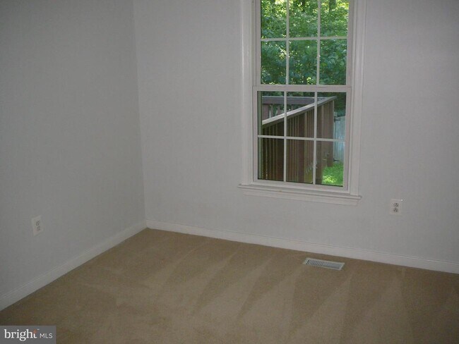 Building Photo - 231 Vine Pl