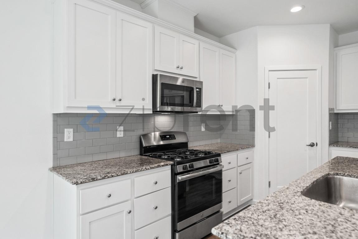 Building Photo - 1280 Hernandez Wy