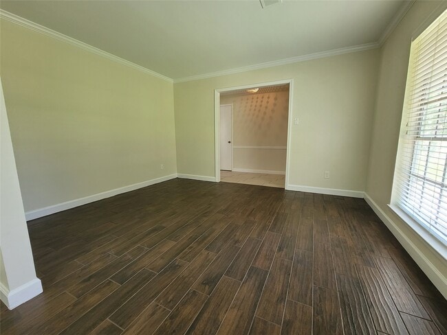 Building Photo - 9322 Fairdale Ln