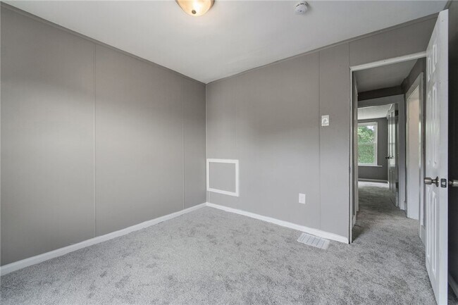 Building Photo - 160 Hazelwood Ave