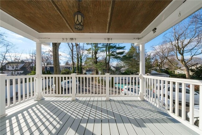Building Photo - 1320 Mamaroneck Ave