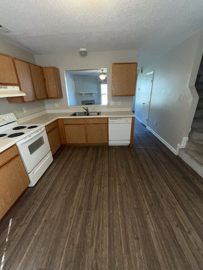 Building Photo - 1094 W Pueblo Dr