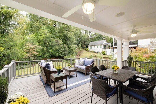 Building Photo - 1737 Barnesdale Way NE