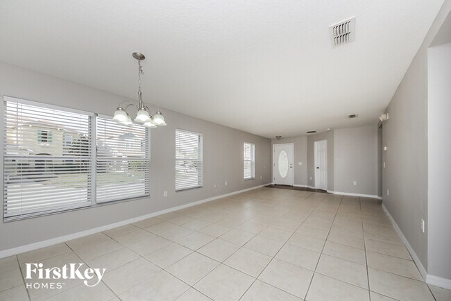 Building Photo - 227 Verdi St