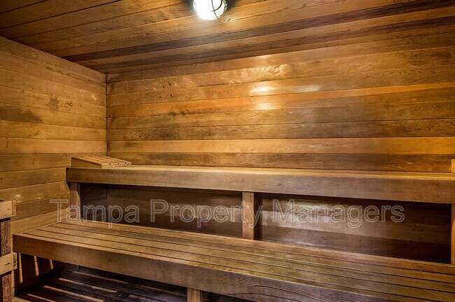 Building Photo - 242 Country Ln