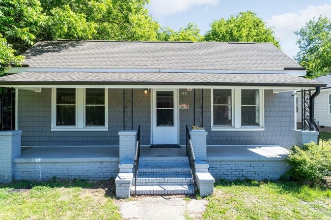 Building Photo - Recently Renovated Three bedroom Home!