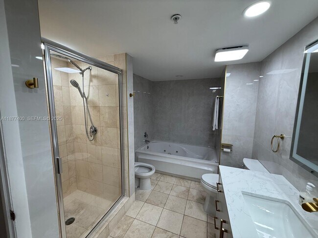 Building Photo - 17375 Collins Ave