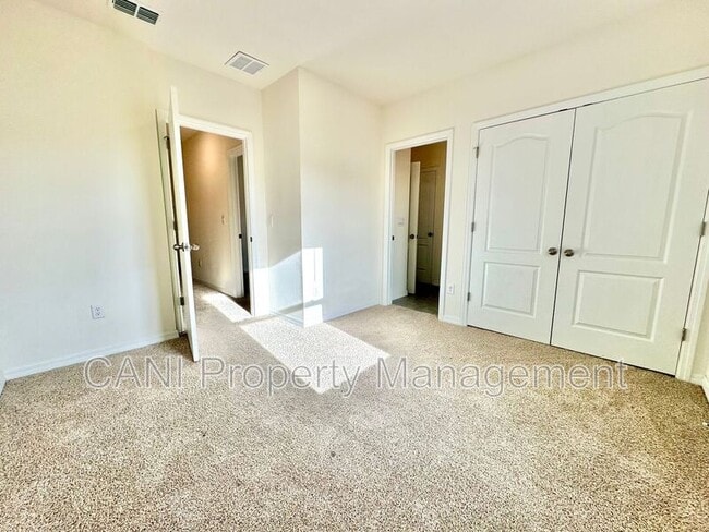 Building Photo - 230 Reena Dr