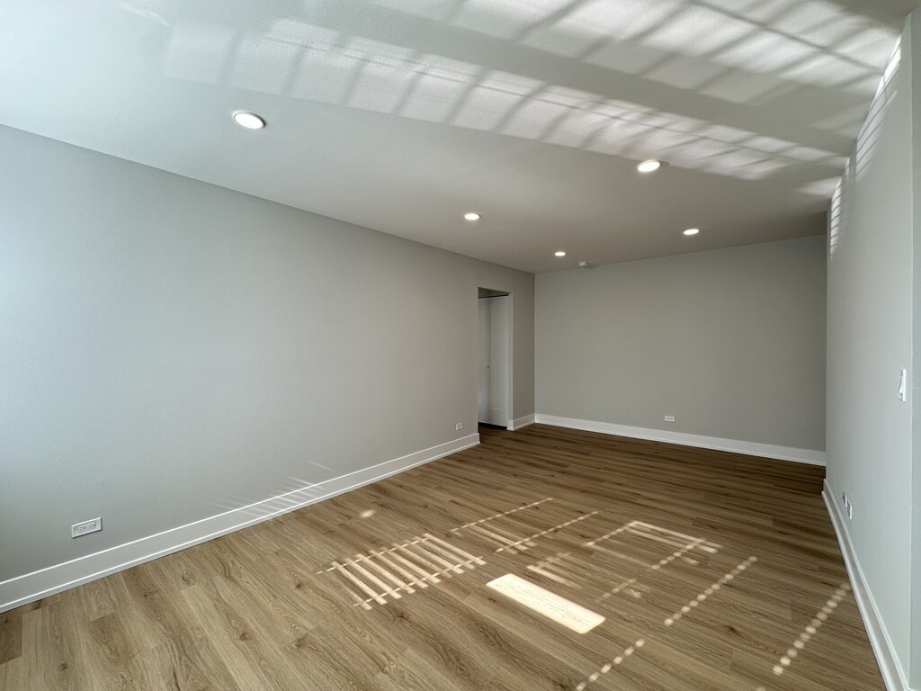 Building Photo - 535 W Aldine Ave