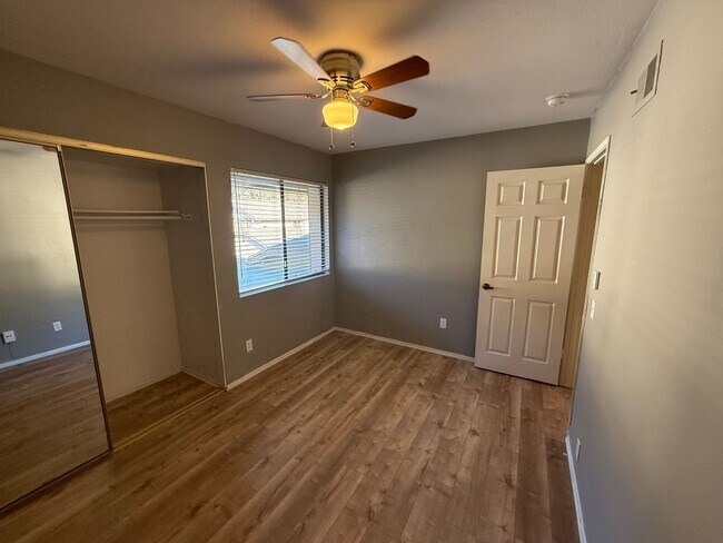 Building Photo - 3 Bedroom, 2.5 Bath Two-Story Townhome in Tierrasanta