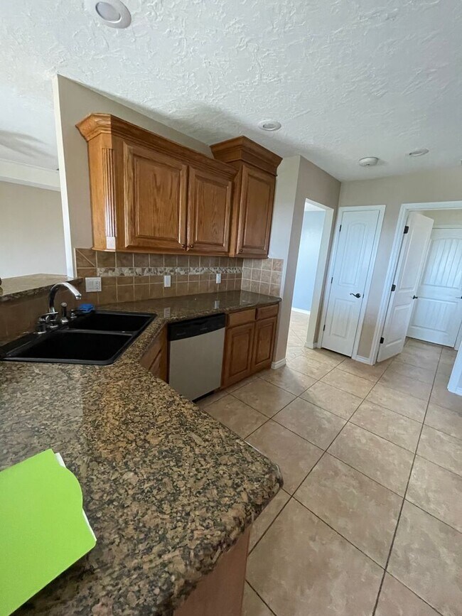 Building Photo - Spacious 4 Bed 2 Bath! Mesa School District!