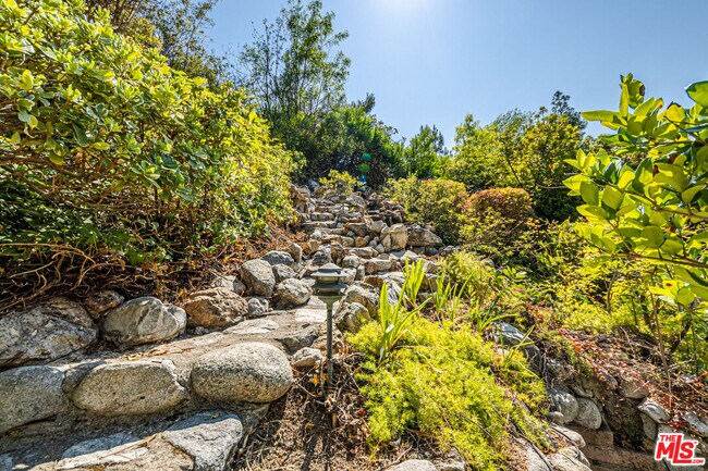 Building Photo - 18022 Lake Encino Dr