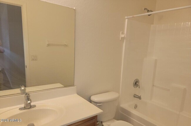 Building Photo - 3133 W Huntington Dr