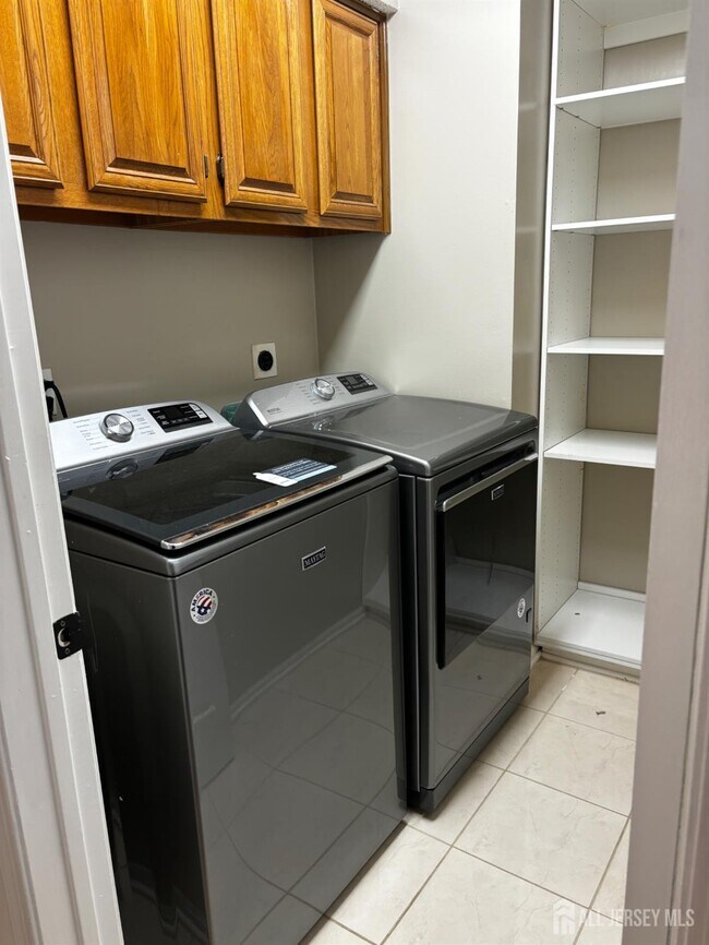 Building Photo - 111 Lloyd Ct