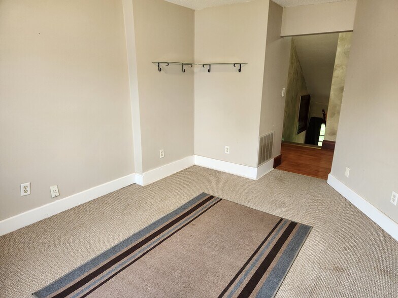 Building Photo - 123 N Thomas St