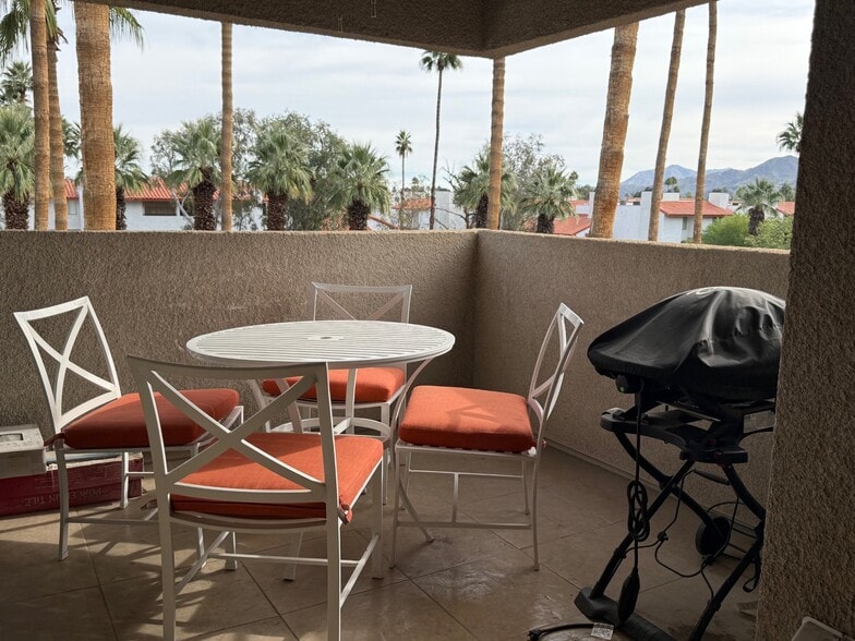 Deck w BBQ - 255 S Avenida Caballeros