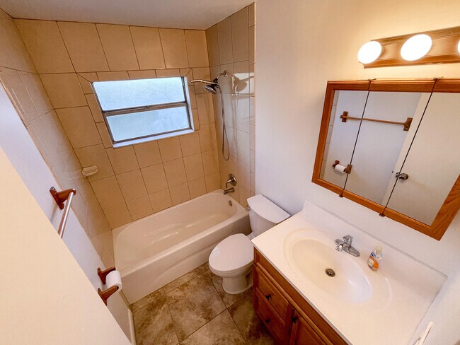 Building Photo - 122 Laidback Way