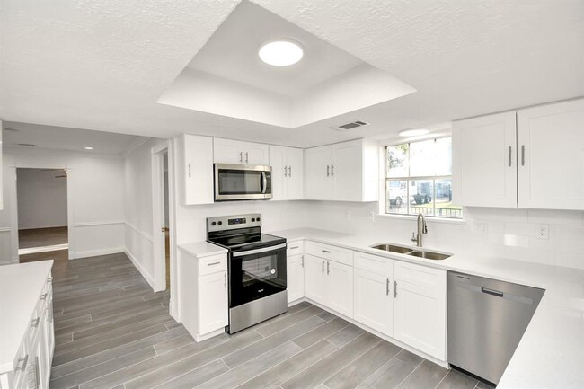 Building Photo - 3919 Fernglade Dr