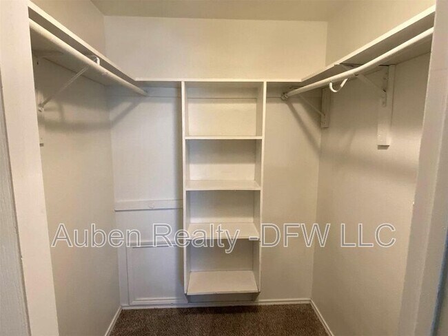 Building Photo - 319 SE 3rd St