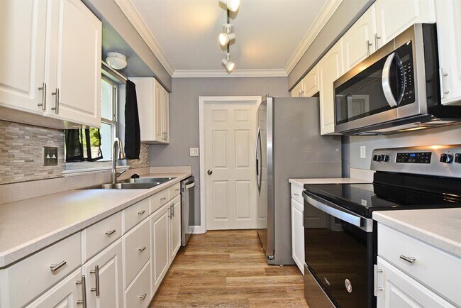 Building Photo - 2717 Scarlet Rd