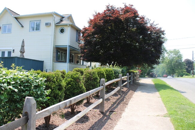 Primary Photo - 99 Curtiss St