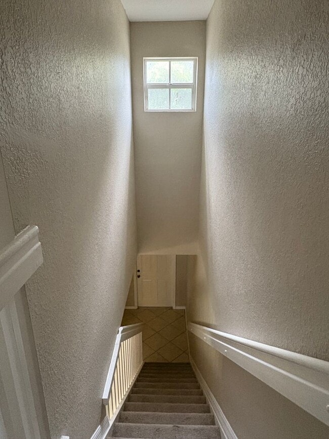 Building Photo - 2/2.5 Townhome in Fort Myers for Rent
