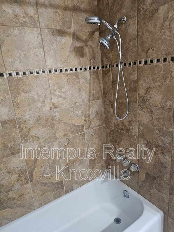 Building Photo - 5709 Lyons View Pike