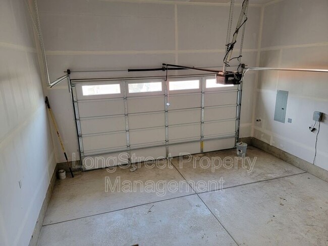 Building Photo - 5221 SW Hudson Ave